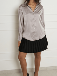 Chemise satinée grège à manche longue