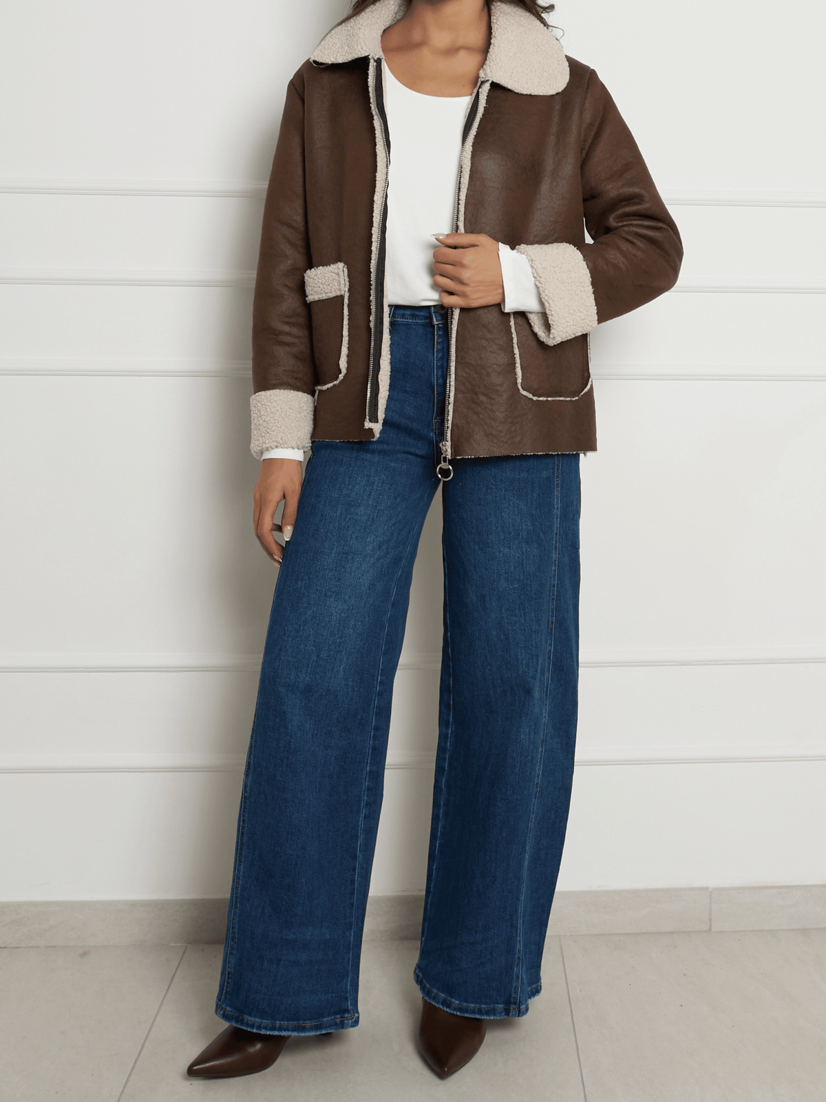 Manteau brun avec effet mouton retourné