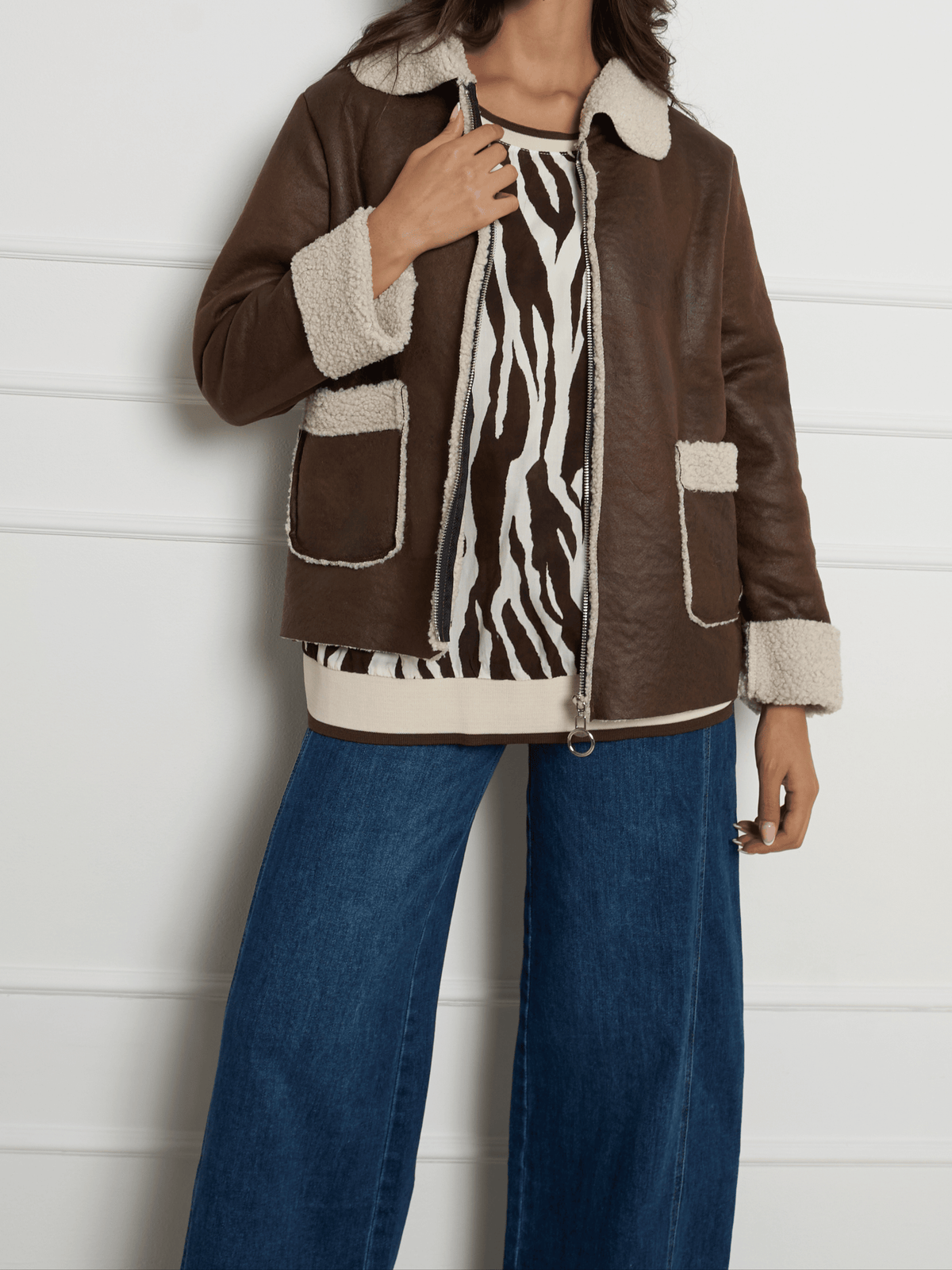 Manteau brun avec effet mouton retourné