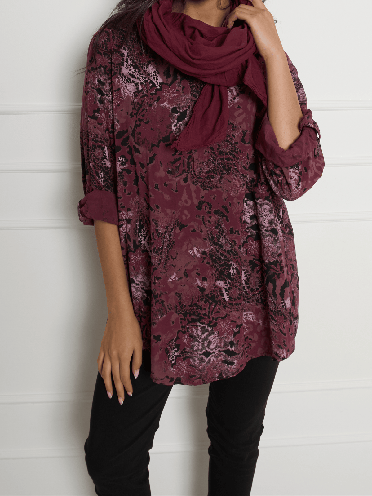 Blouse bourgogne avec imprimé de léopard