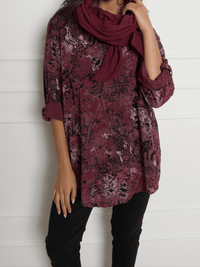 Blouse bourgogne avec imprimé de léopard
