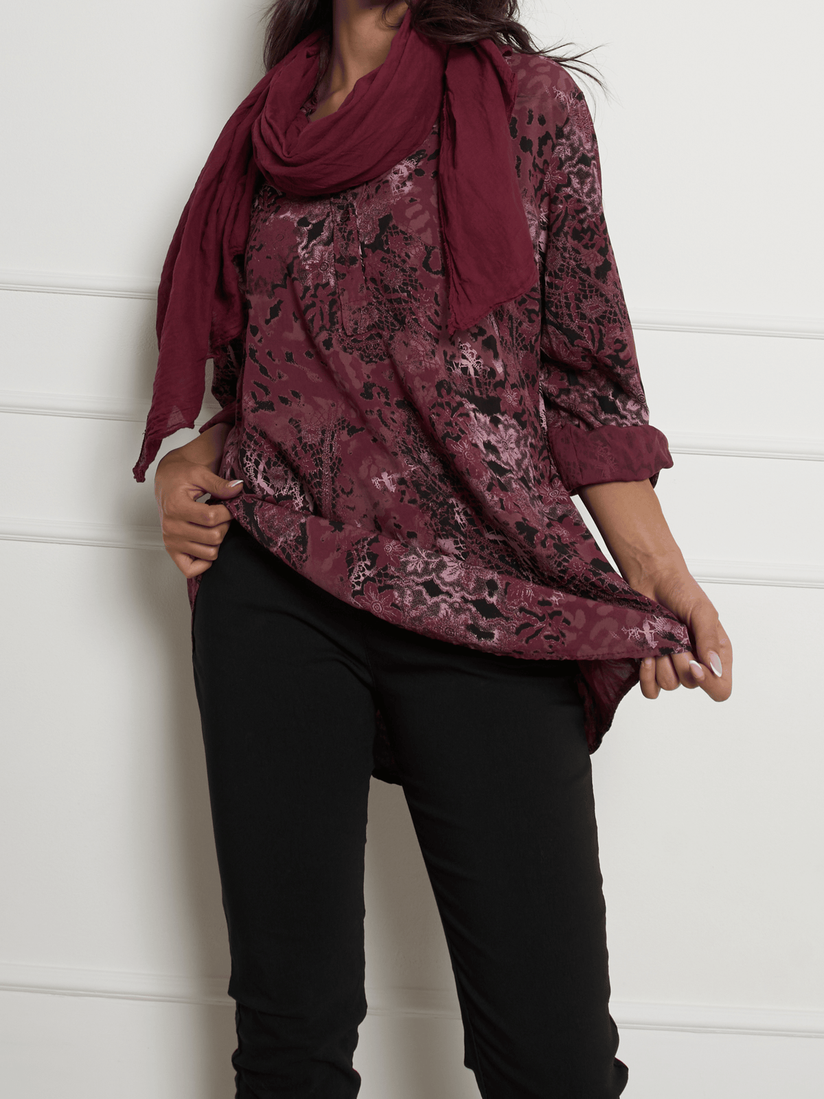 Blouse bourgogne avec imprimé de léopard