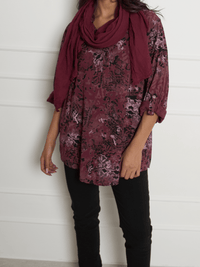 Blouse bourgogne avec imprimé de léopard