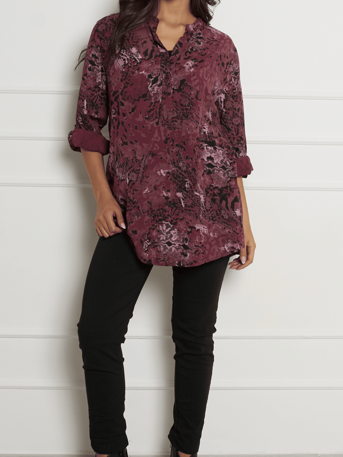 Blouse bourgogne avec imprimé de léopard