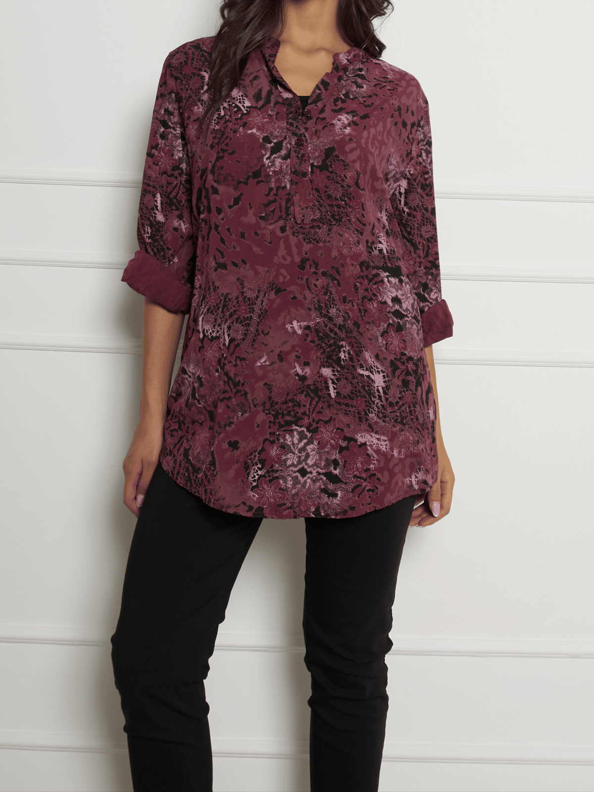 Blouse bourgogne avec imprimé de léopard