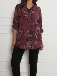 Blouse bourgogne avec imprimé de léopard