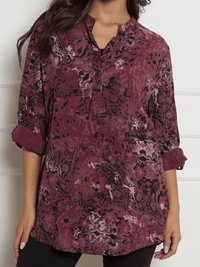 Blouse bourgogne avec imprimé de léopard