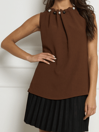 Blouse marron sans manches avec perles