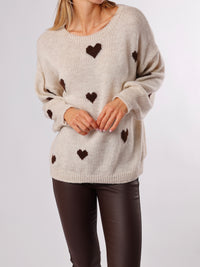Chandail beige en tricot à motifs de cœurs