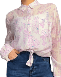Chemise blanche avec imprimé de paisleys roses pour femme avec nœud.