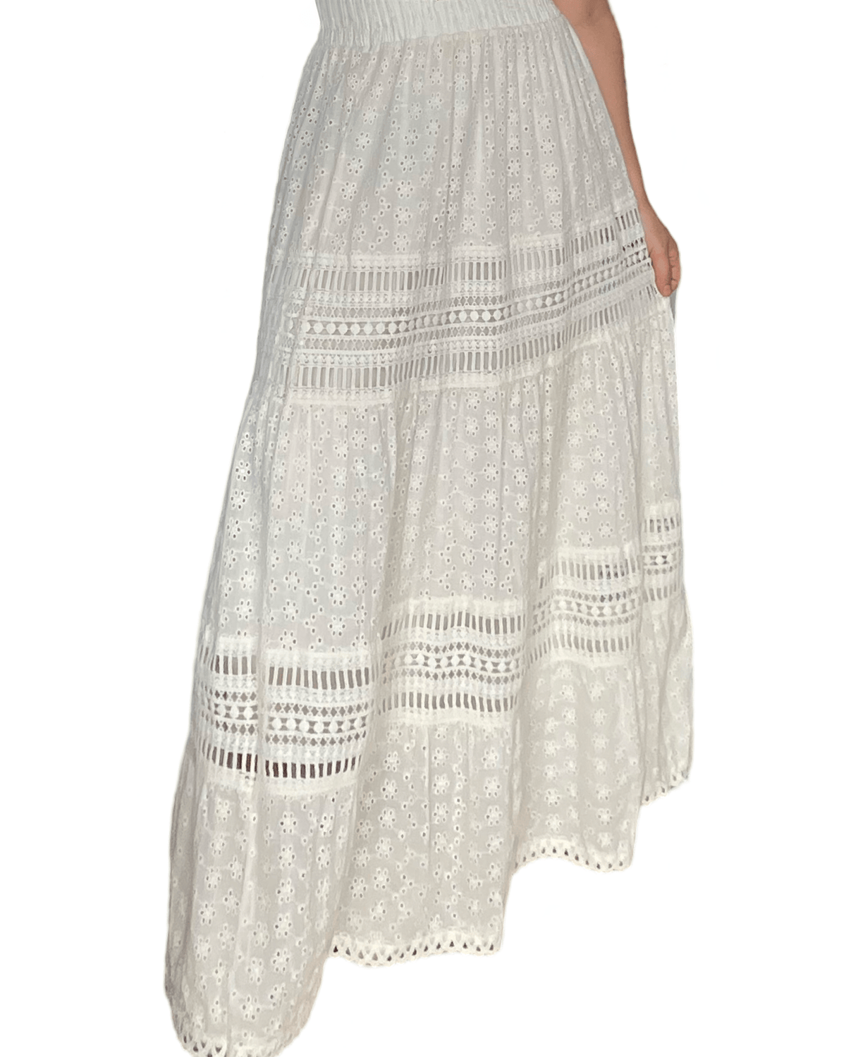 Jupe beige ample avec motifs en dentelle pour femme.