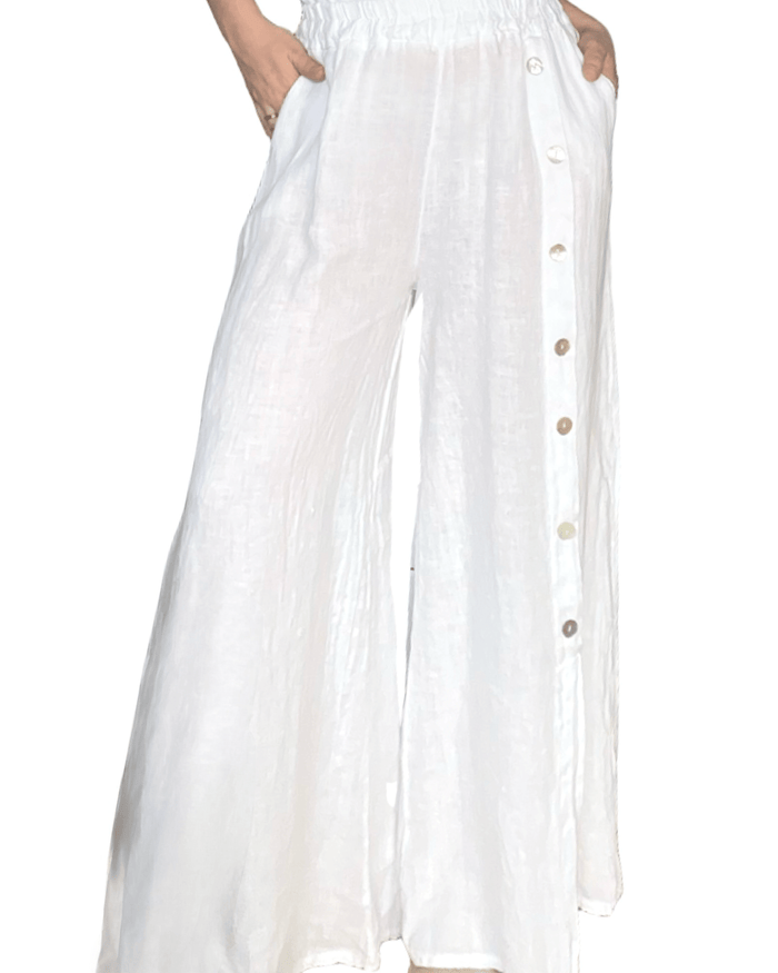 Pantalon palazzo blanc avec boutons sur le côté pour femme.