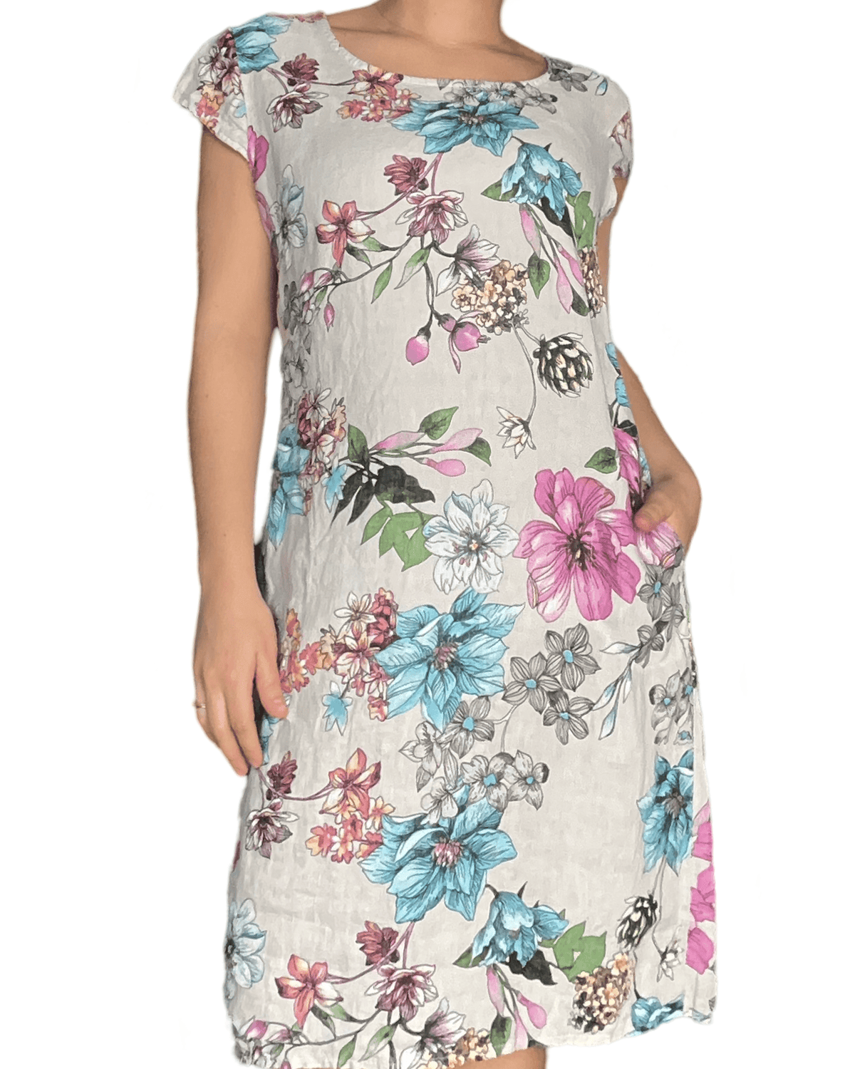 Robe beige en lin pour femme avec imprimé de fleurs.