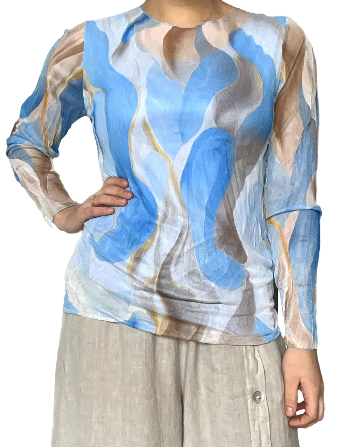 Chandail à manches longues pour femme avec imprimé bleu et brun.