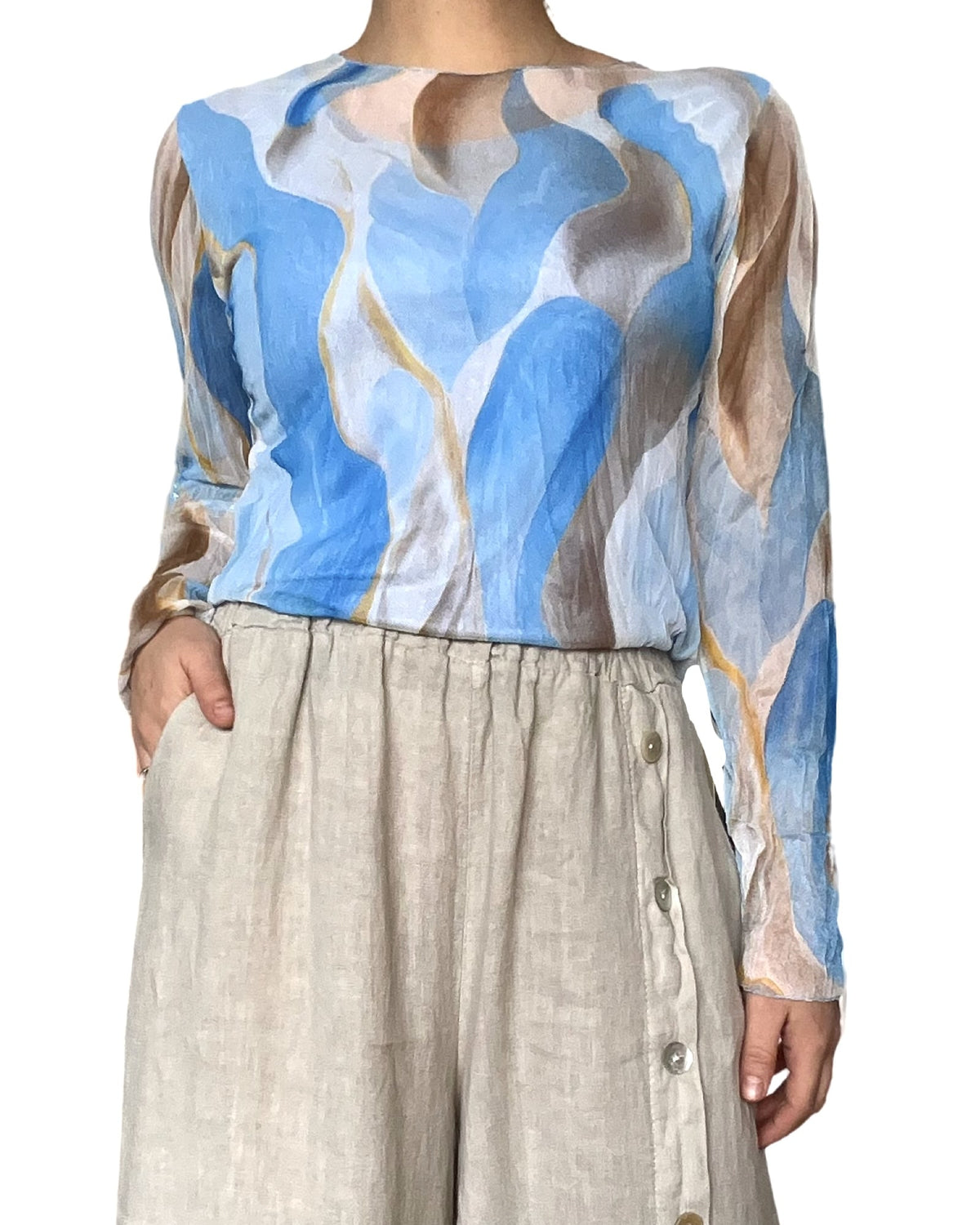 Chandail à manches longues pour femme avec imprimé bleu et brun.