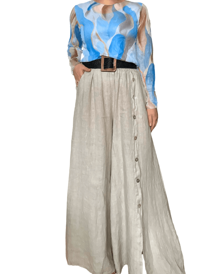 Chandail à manches longues pour femme avec imprimé bleu et brun avec ceinture et pantalon.