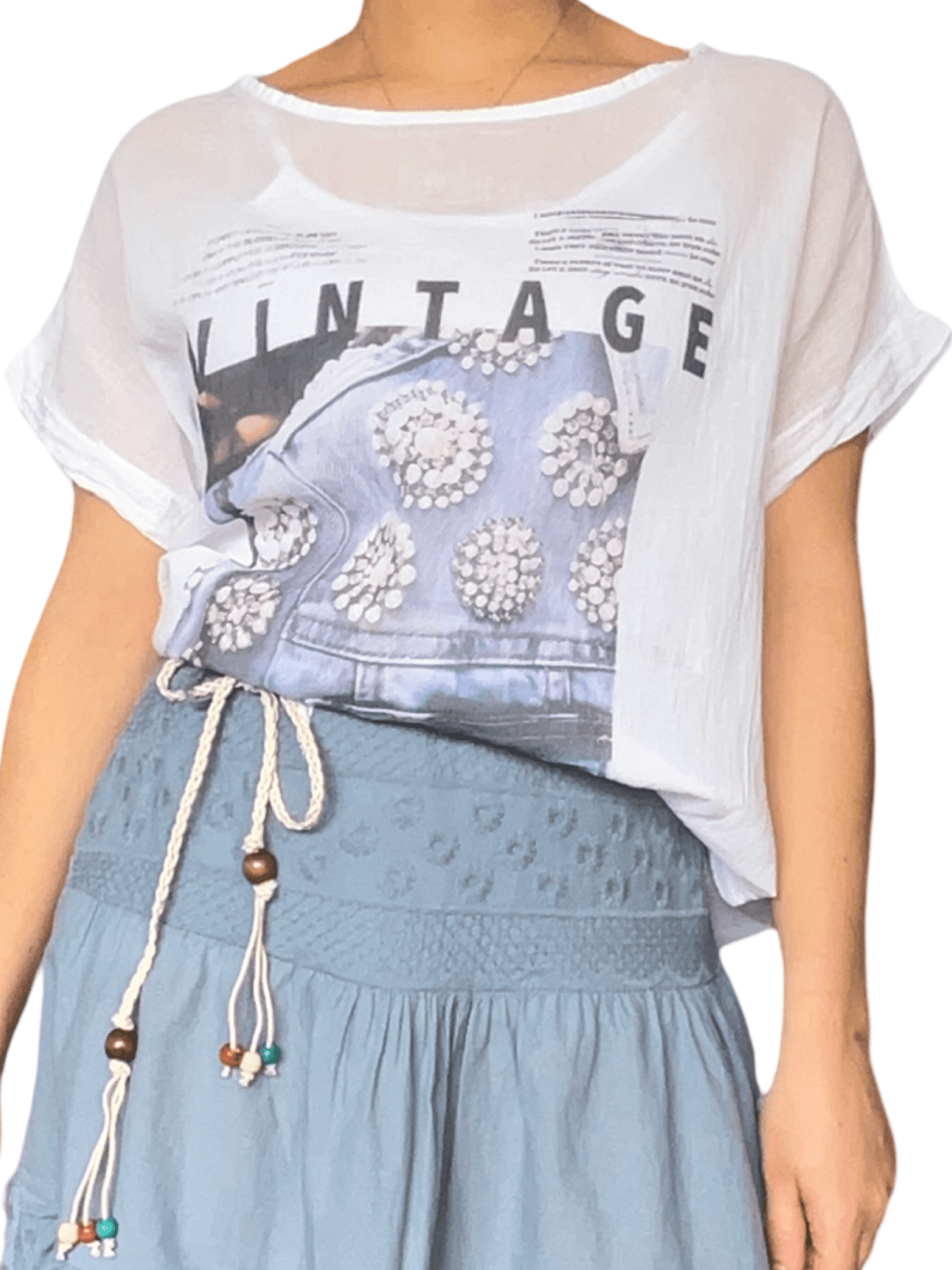 T-shirt blanc avec imprimé vintage pour femme.