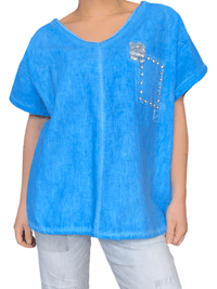 T-shirt bleu électrique avec patchwork pour femme.