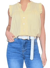 Camisole jaune boutonnée pour femme avec ceinture.