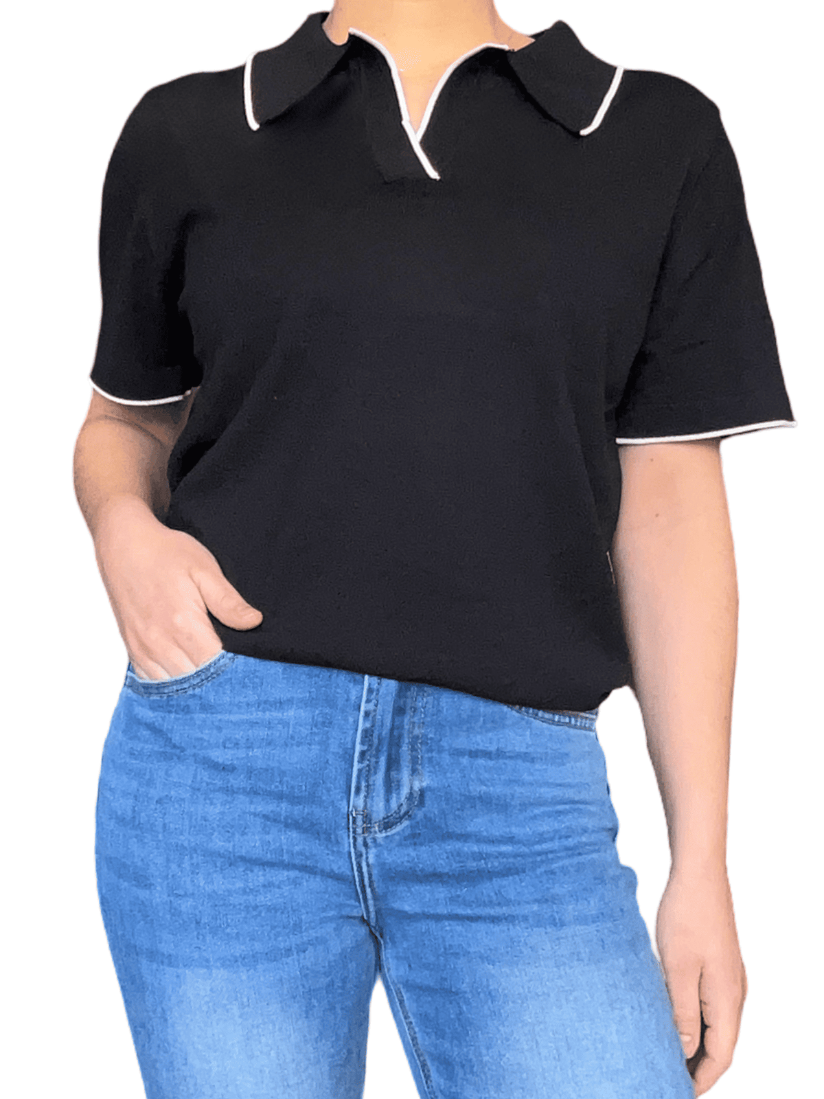 T-shirt noir style polo.