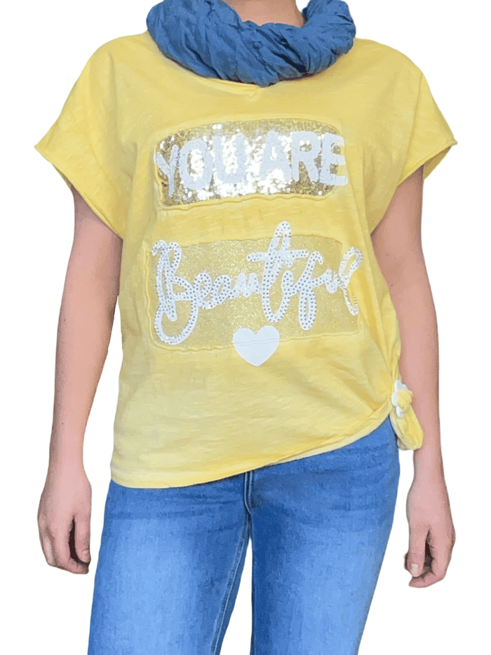 T-shirt jaune '' You are beautiful '' pour femme avec foulard et boucle d'ajustement.