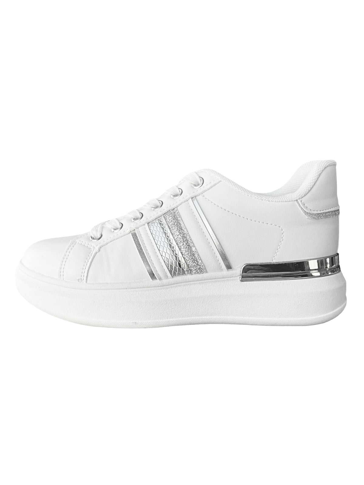Sneaker blanc à plateforme avec détails argentés pour femme.