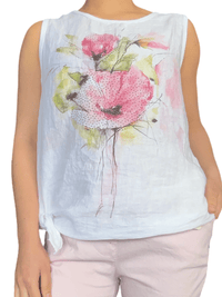 Camisole blanche pour femme avec imprimé d'une fleur.