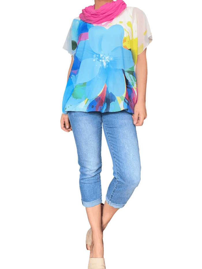 Blouse multicolore pour femme avec imprimé de fleur bleue avec capri.