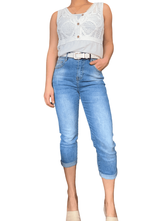 Camisole blanche en crochet et broderie anglaise pour femme avec capri.