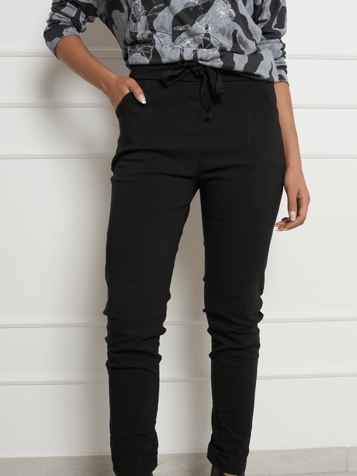 Pantalon noir à taille élastique avec cordon