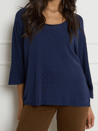 Chandail navy à motifs floraux