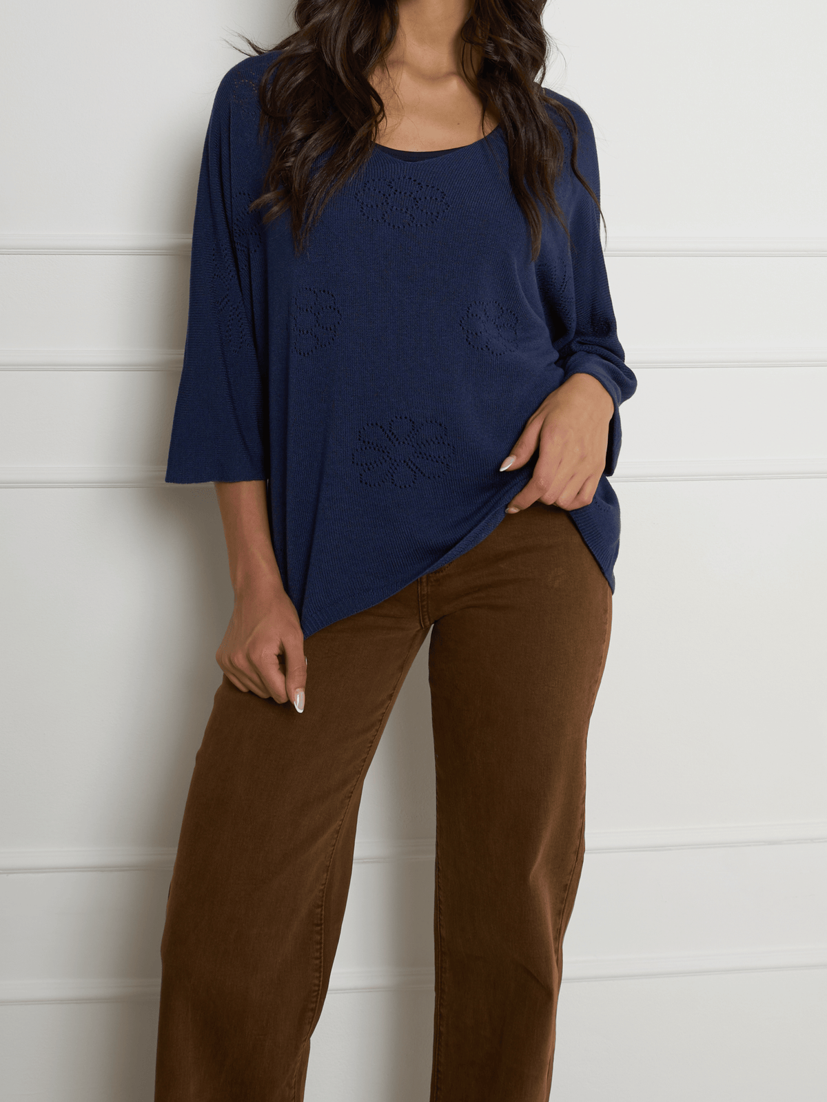 Chandail navy à motifs floraux