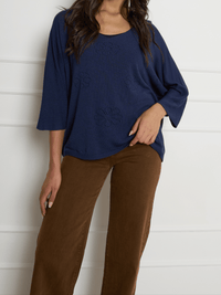 Chandail navy à motifs floraux