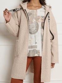 Chandail beige avec imprimé d'horloge