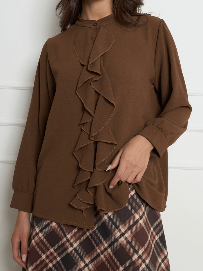 Blouse marron boutonnée avec volants sur le devant