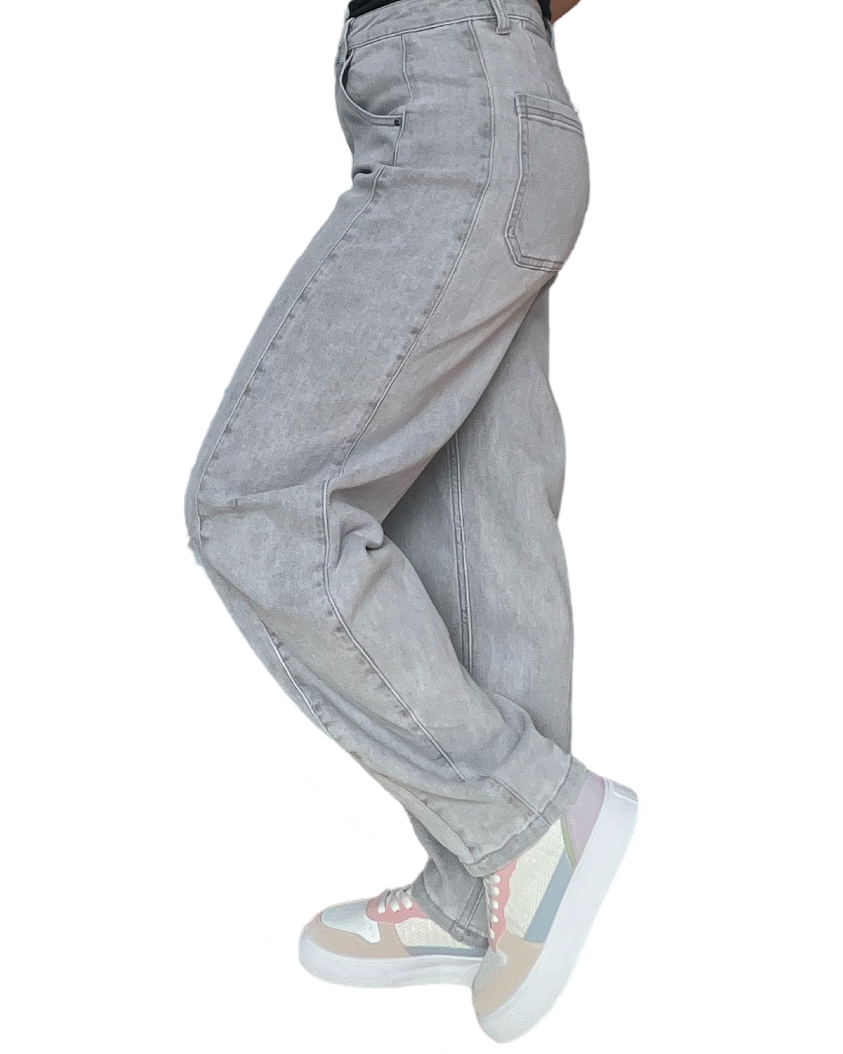 Jeans baggy gris pour femme.