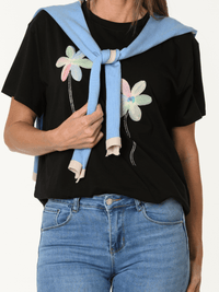 T-shirt noir avec imprimé de deux fleurs texturées
