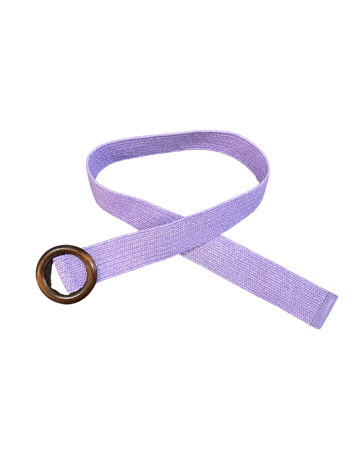 Ceinture lilas élastique en jute avec boucle en bois foncé pour femme.