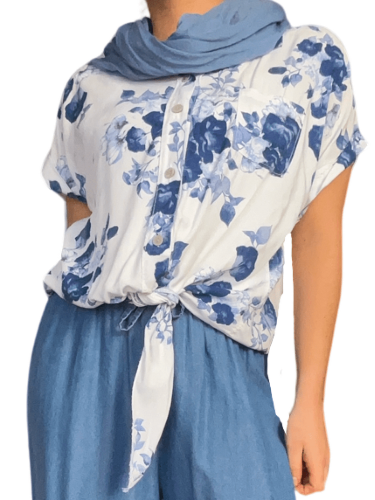 Chemise blanche avec imprimé floral bleu