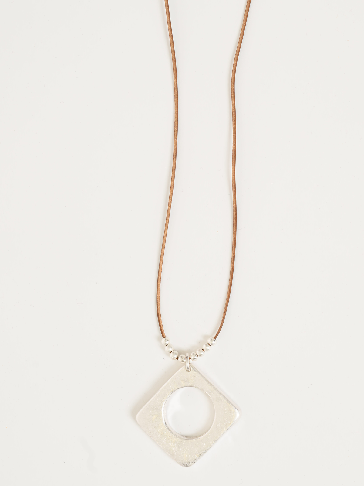 Bijoux | Collier avec pendentif carré métallique