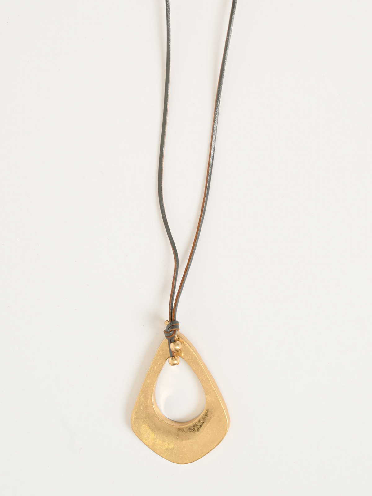 Bijoux | Collier avec pendentif ovale irrégulier