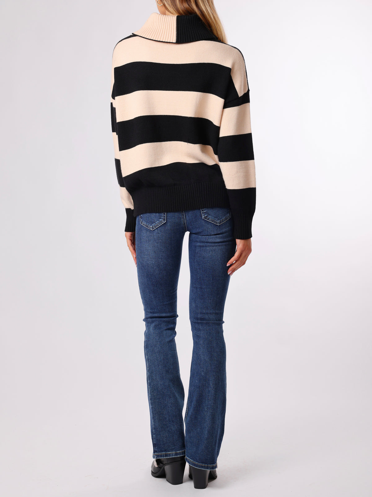 NEW - Chandail noir et beige à col roulé