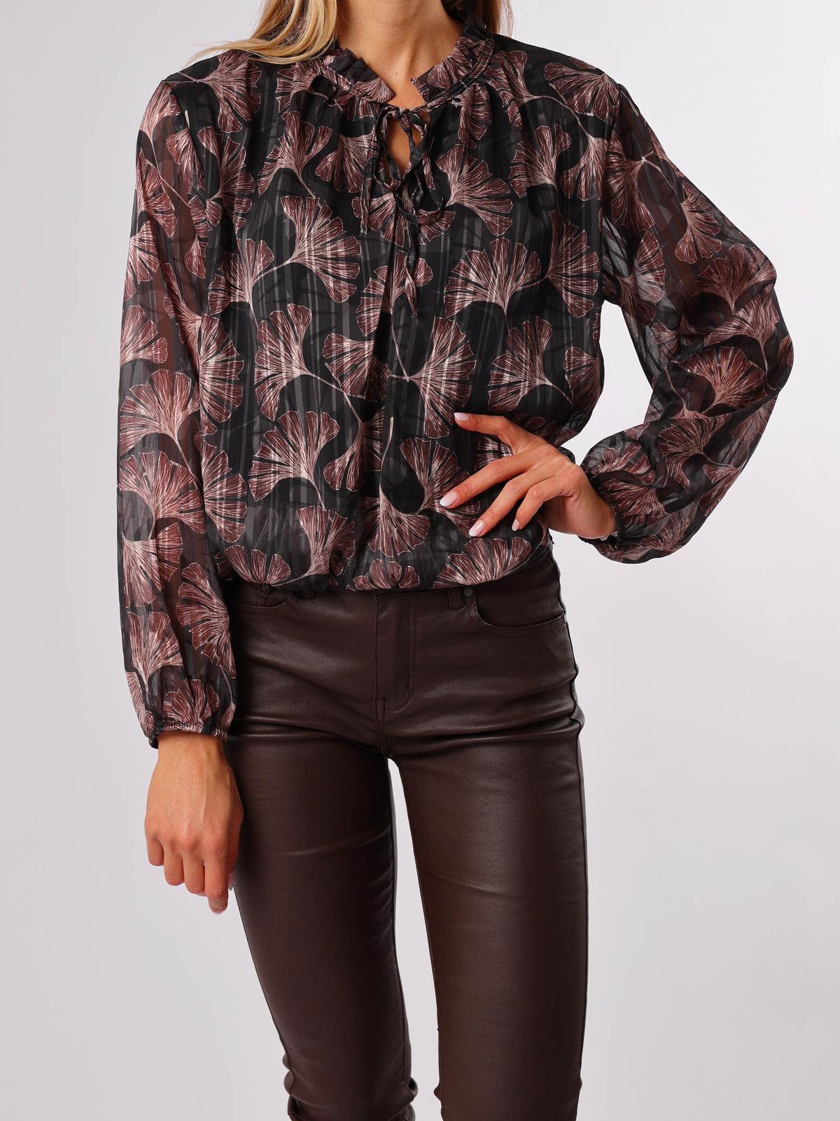 NEW - Blouse noire avec imprimé de feuilles brunes