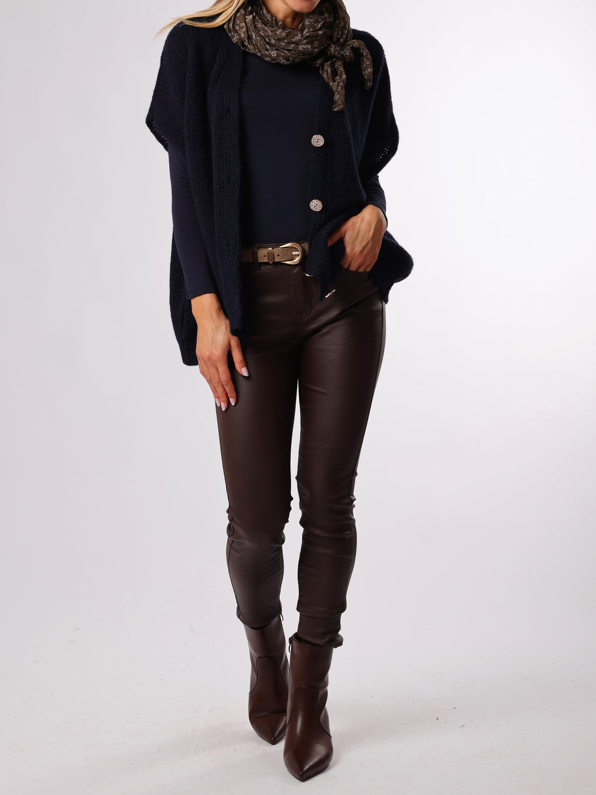 NEW - Veste marine à boutons dorés