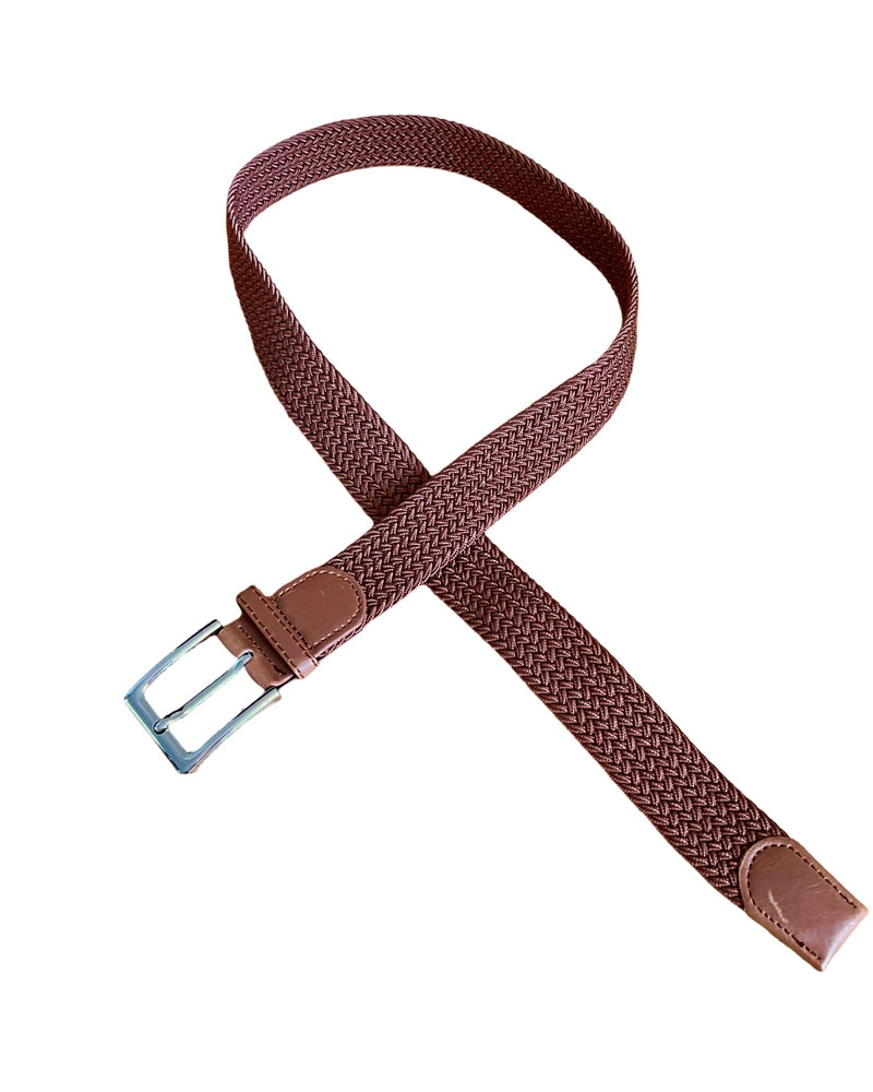 Ceinture femme noisette élastique avec boucle argentée étroite.