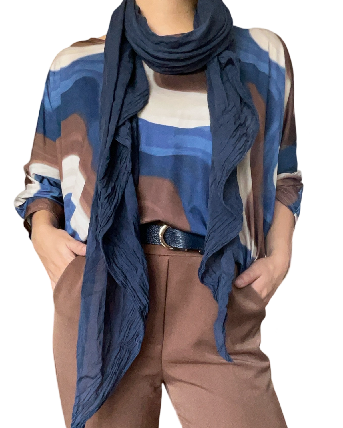 Chandail pour femme avec imprimé bleu, beige et brun avec foulard.