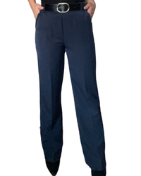 Pantalon bleu marin à taille élastique avec ceinture pour femme avec bottillons.