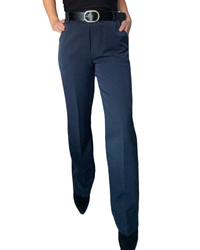 Pantalon bleu marin à taille élastique avec ceinture pour femme.