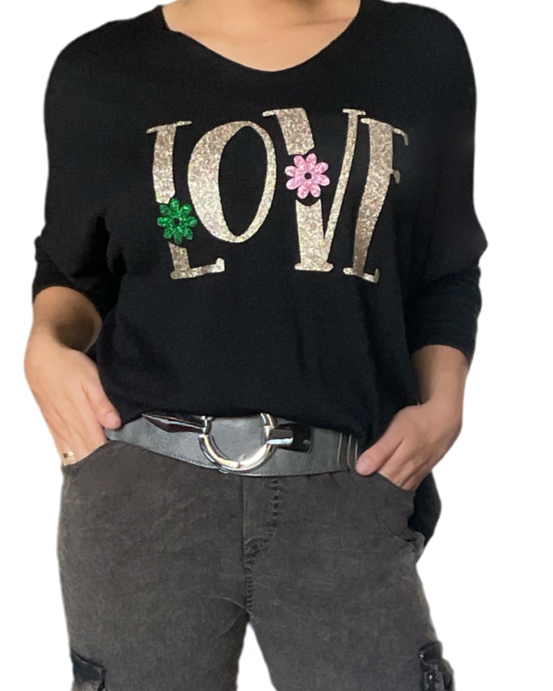 Chandail noir pour femme avec imprimé ''Love'' avec ceinture grise.