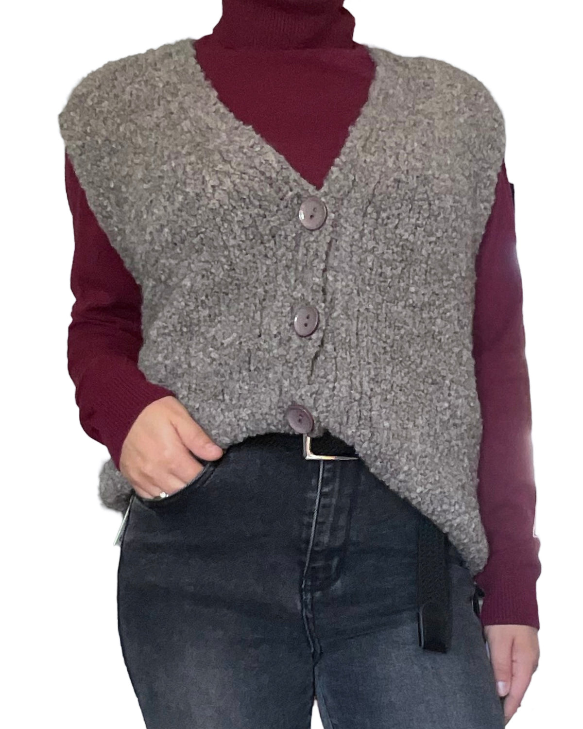 Chandail col roulé bourgogne à manche longue pour femme avec veste sans manches.